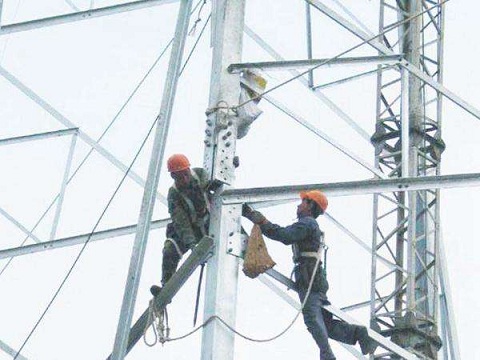 高空拆除作业地点必须有安全通道