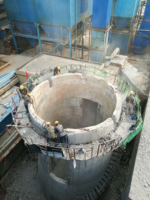 烟囱膨胀破碎拆除法：