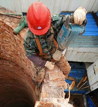 烟囱如何人工拆除