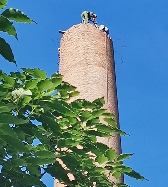 烟囱拆除作业的安全技术措施有哪些？