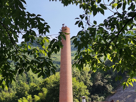 烟囱拆除工程中的危险因素有哪些？