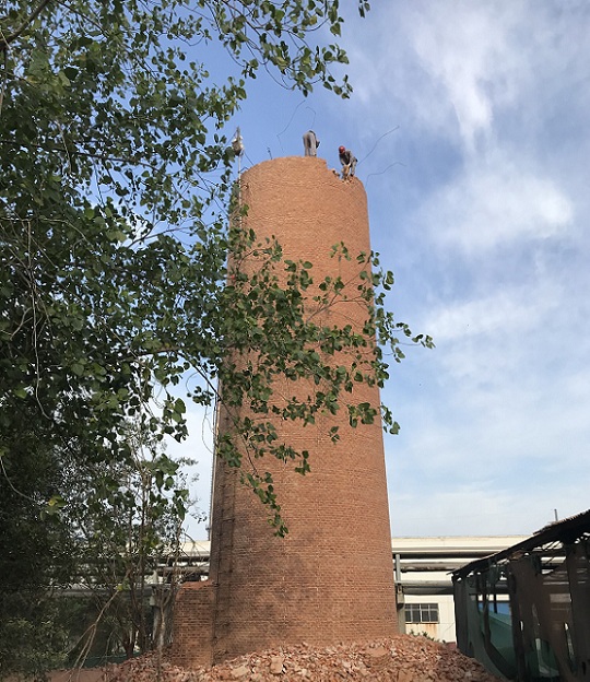 烟囱拆除为什么要找专业拆除公司？