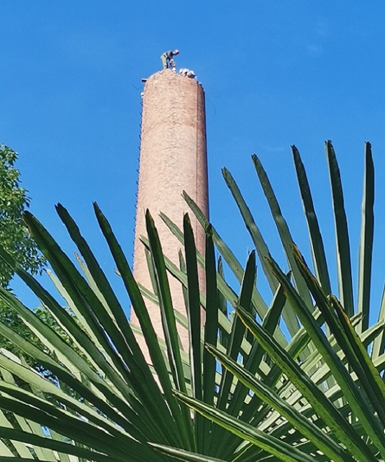 烟囱拆除厂家常见的施工办法?