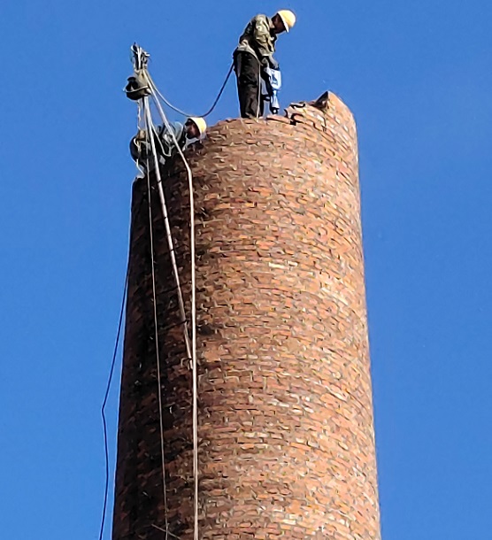 烟囱拆除-砖烟囱人工拆除价格？