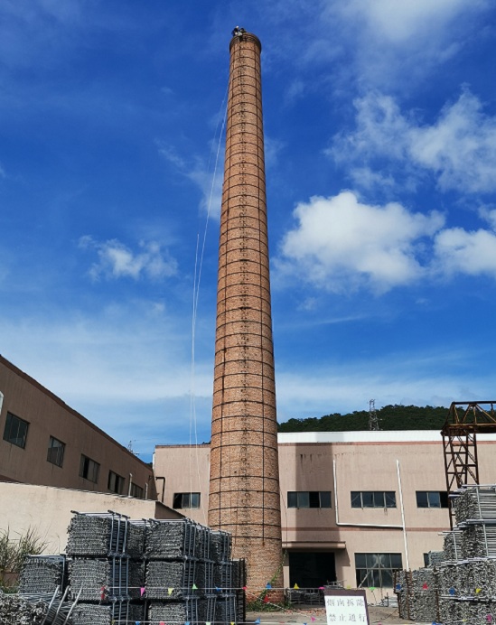 烟囱拆除的时候更加需要技术性