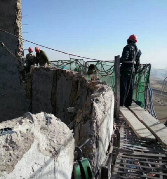 重庆烟囱拆除-烟囱周围空间小如何进行安全拆除？