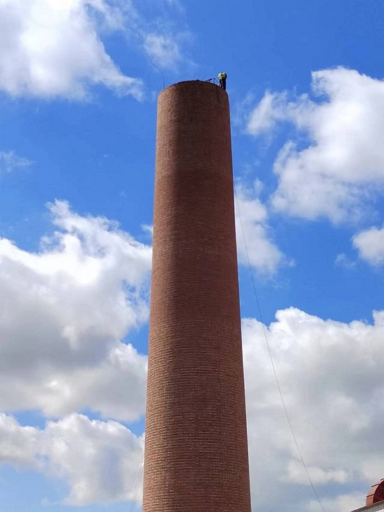 东兴烟囱拆除公司如何安全快捷提高效率