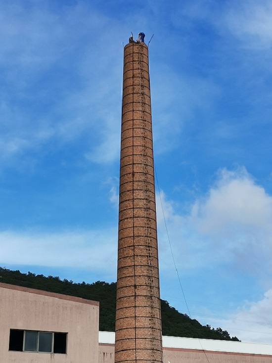 东兴烟囱拆除公司的拆除方案以及相应的安全措施