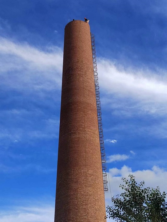 烟囱人工拆除公司人工拆除废弃烟筒安全又环保