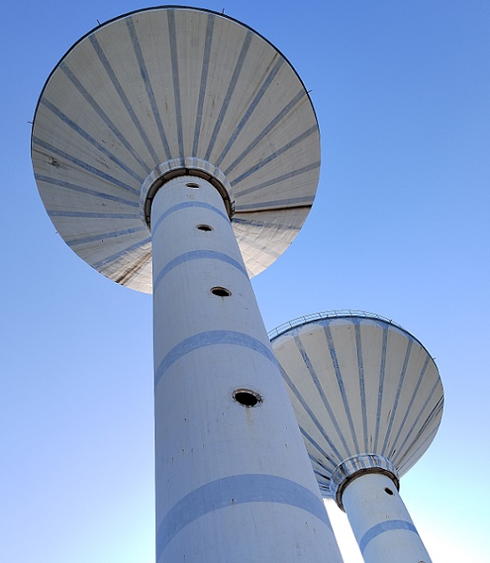 水塔拆除公司废弃水塔人工拆除技术雄厚