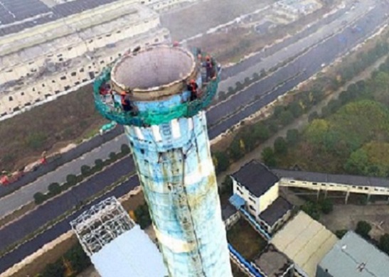 东兴烟囱拆除-展现水泥烟囱拆除技术的高超水平