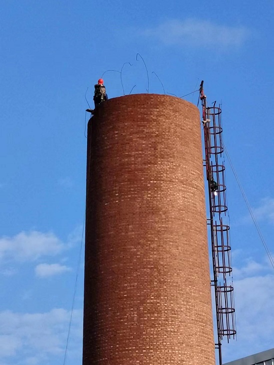 烟囱拆除公司：安全环保，我们在行动