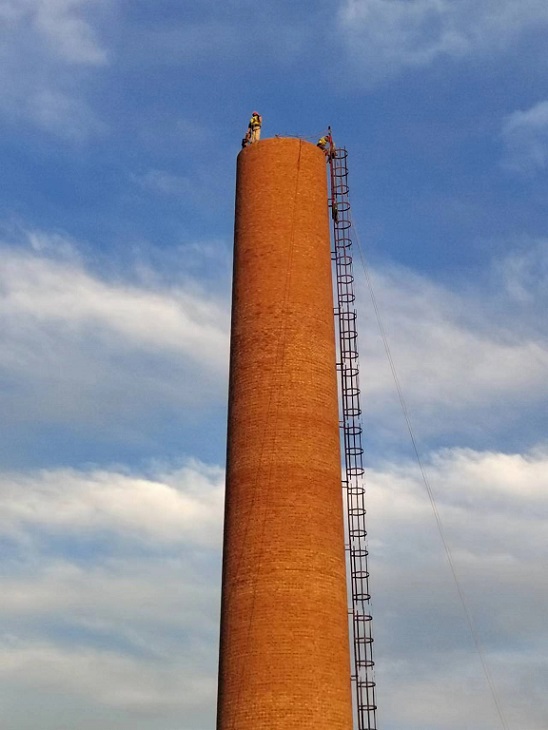 东兴砖烟囱拆除：废弃砖烟囱拆除势在必行！