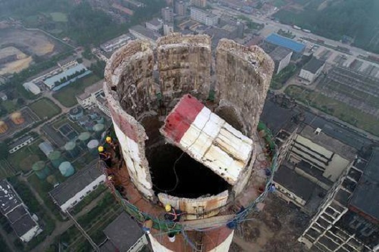 东兴水泥烟囱拆除公司：技术创新，提升竞争力