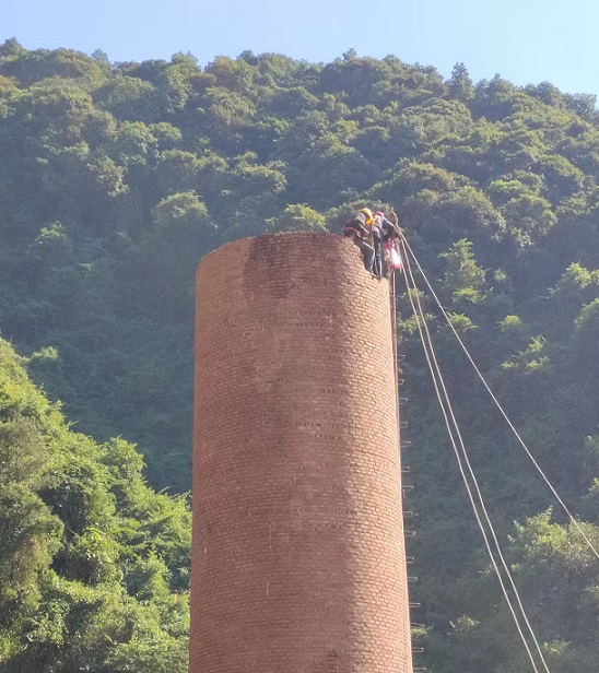 烟囱拆除公司专业拆除方案，让你告别烟囱烦恼！