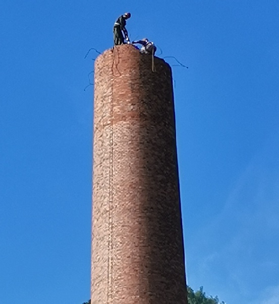 拆除烟囱公司：环保与安全并重，共创安全实施！