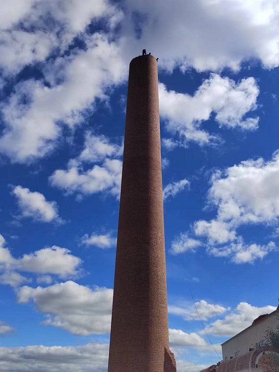 肇庆烟囱拆除公司：评估施工风险，制定实施方案