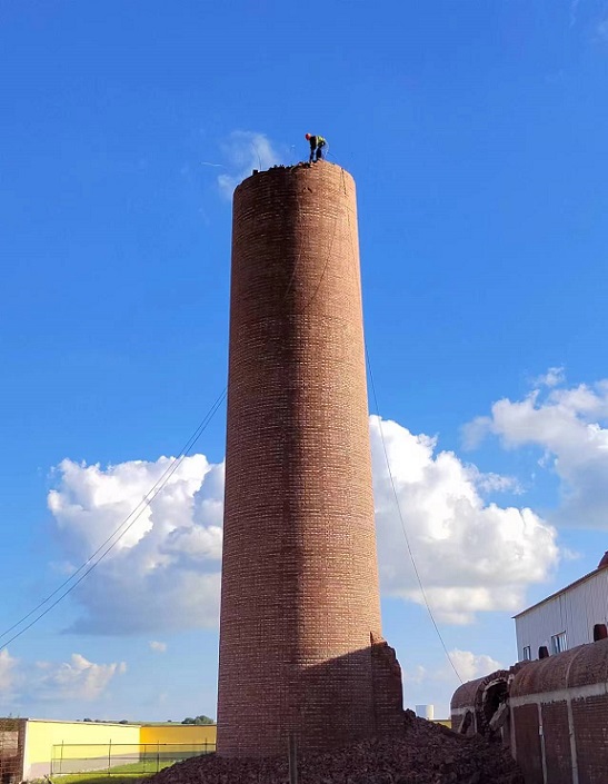 肇庆烟囱拆除公司:安全第一,预防为主